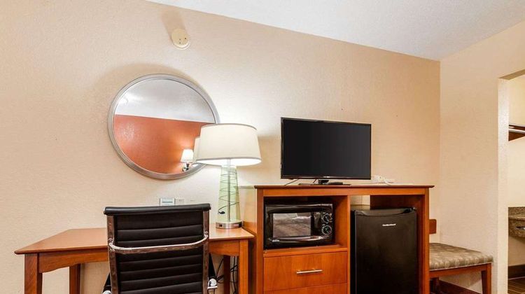 Econo Lodge Room