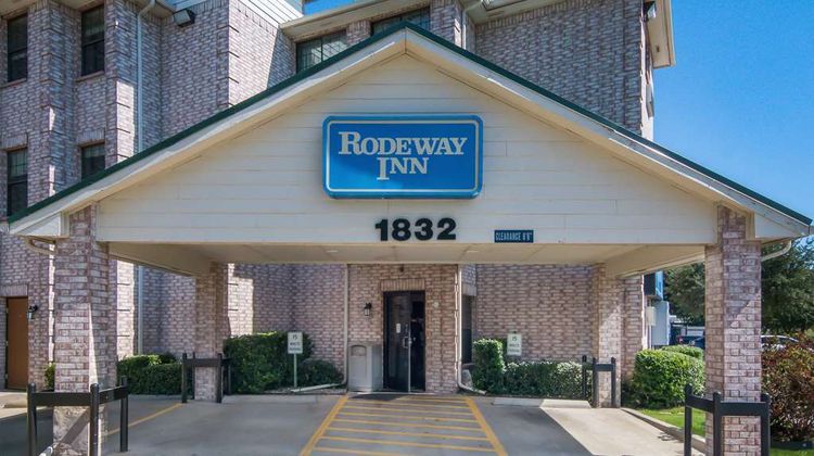 Rodeway Inn Exterior