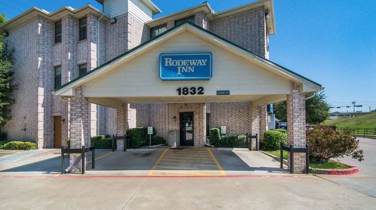 Rodeway Inn Exterior