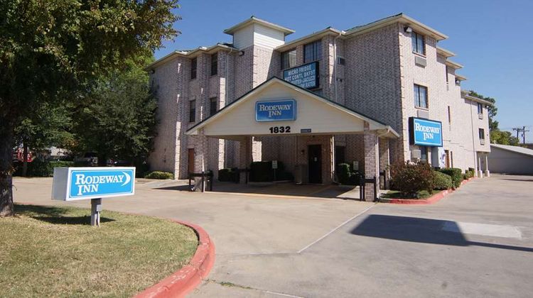 Rodeway Inn Exterior