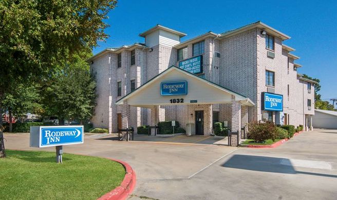 Rodeway Inn Exterior