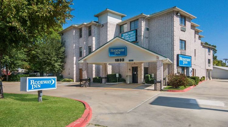 Rodeway Inn Exterior
