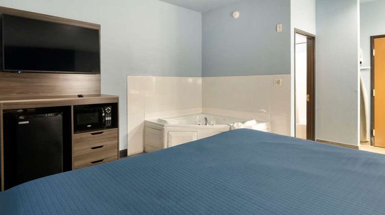 Rodeway Inn Room