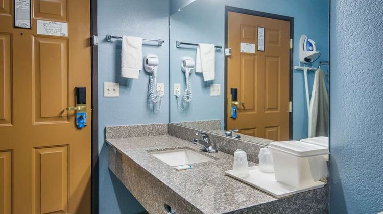 Rodeway Inn Room