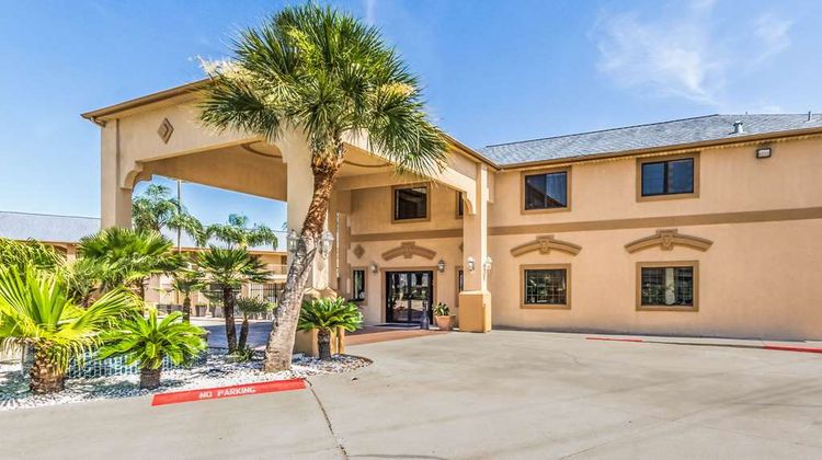 Econo Lodge & Suites Exterior