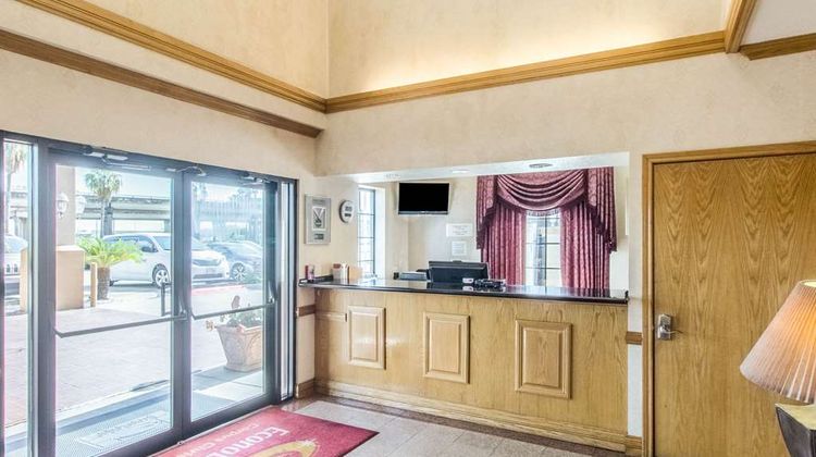 Econo Lodge & Suites Lobby