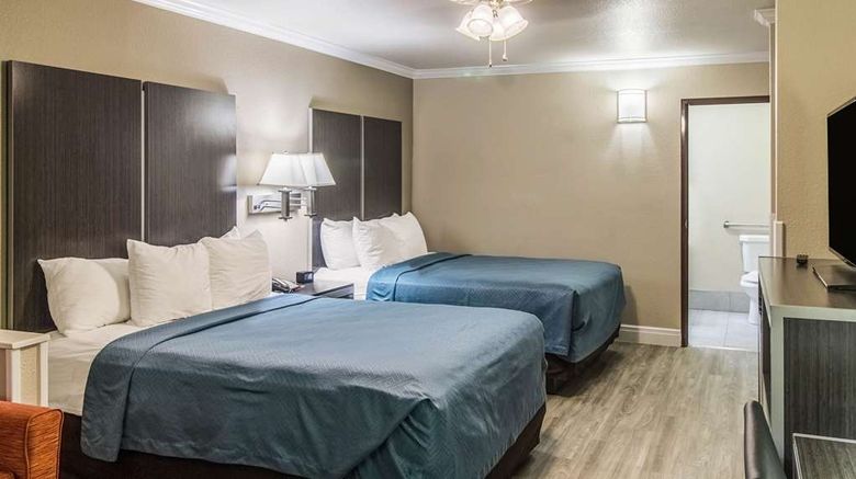 <b>Econo Lodge & Suites Room</b>. Images powered by <a href="https://iceportal.shijigroup.com/" title="IcePortal" target="_blank">IcePortal</a>.