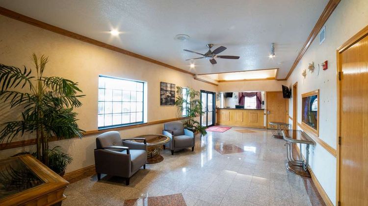 Econo Lodge & Suites Lobby
