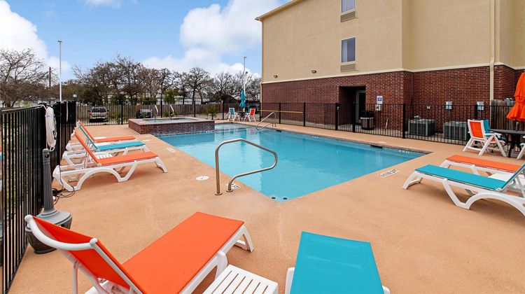 Comfort Inn & Suites Pool