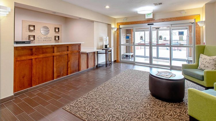 Comfort Inn & Suites Lobby