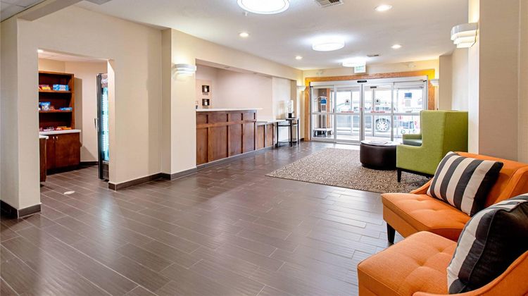 Comfort Inn & Suites Lobby