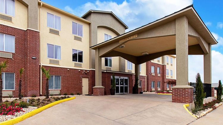 Comfort Inn & Suites Exterior