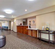 Comfort Inn & Suites Lobby