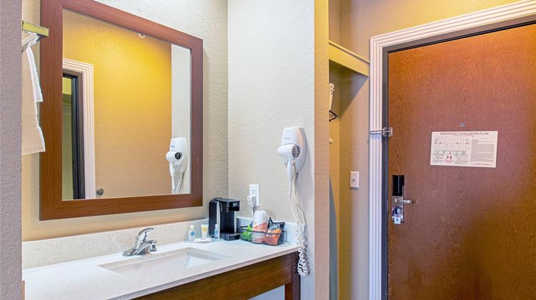 Comfort Inn & Suites Room