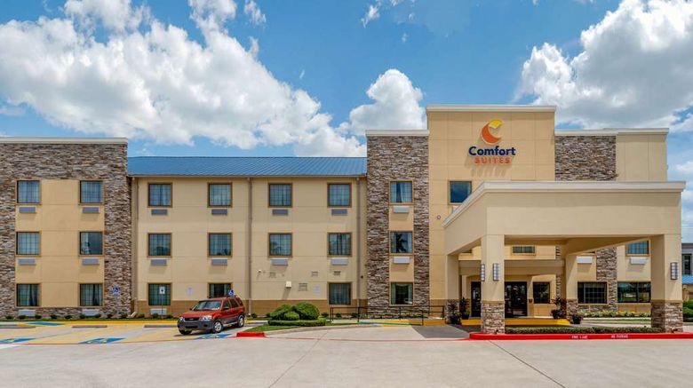 <b>Comfort Suites Exterior</b>. Images powered by <a href="https://iceportal.shijigroup.com/" title="IcePortal" target="_blank">IcePortal</a>.