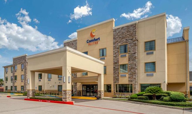 Comfort Suites Exterior