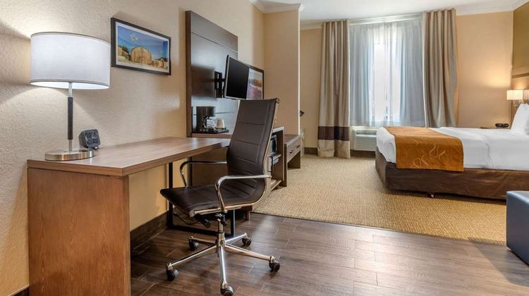 Comfort Suites Suite