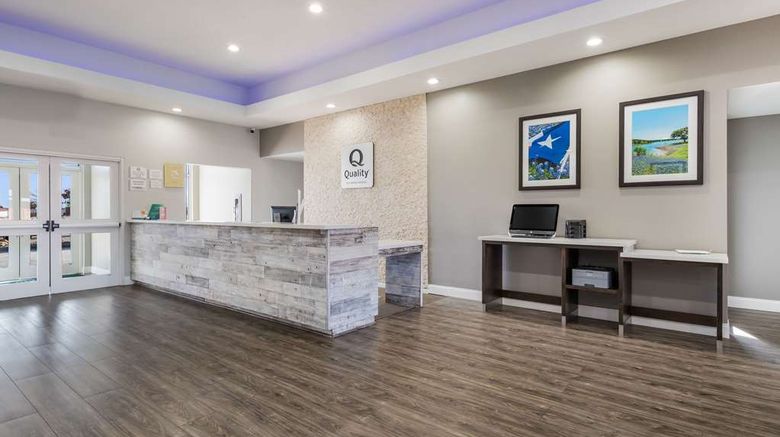 <b>Quality Inn Sonora Lobby</b>. Images powered by <a href="https://iceportal.shijigroup.com/" title="IcePortal" target="_blank">IcePortal</a>.