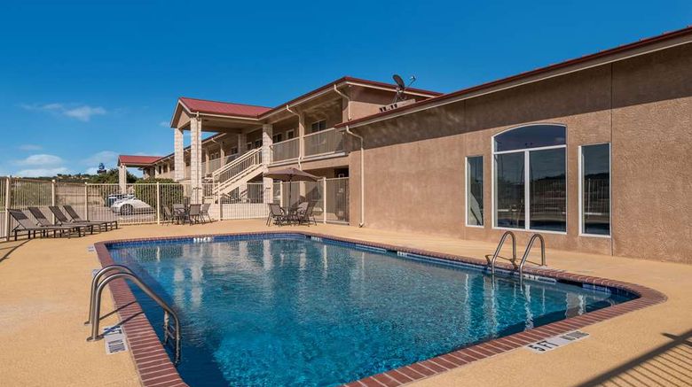<b>Quality Inn Sonora Pool</b>. Images powered by <a href="https://iceportal.shijigroup.com/" title="IcePortal" target="_blank">IcePortal</a>.