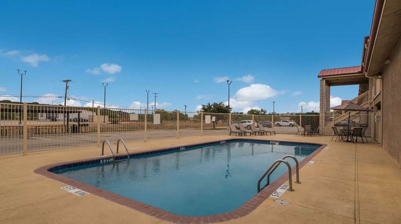 <b>Quality Inn Sonora Pool</b>. Images powered by <a href="https://iceportal.shijigroup.com/" title="IcePortal" target="_blank">IcePortal</a>.