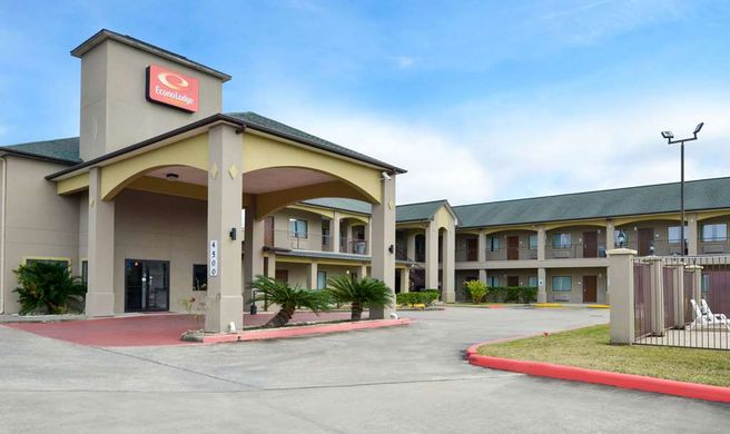 Econo Lodge & Suites Exterior