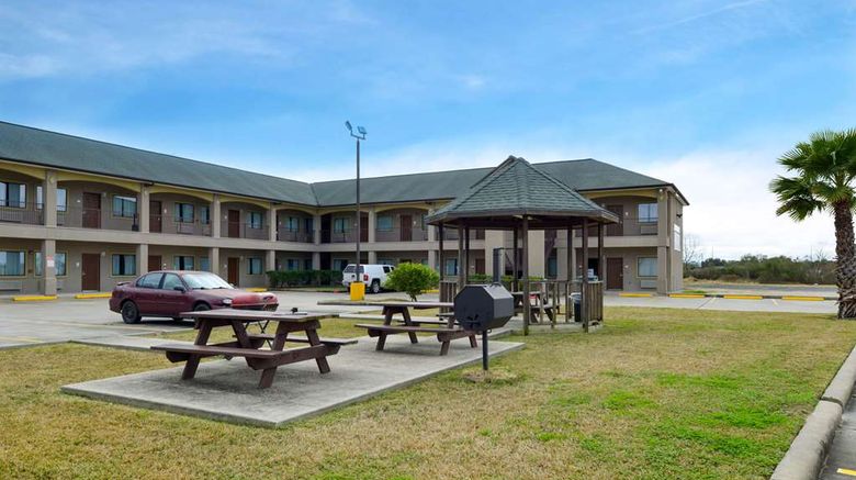 <b>Econo Lodge & Suites Other</b>. Images powered by <a href="https://iceportal.shijigroup.com/" title="IcePortal" target="_blank">IcePortal</a>.
