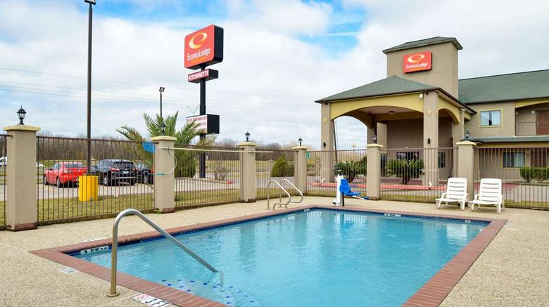 <b>Econo Lodge & Suites Pool</b>. Images powered by <a href="https://iceportal.shijigroup.com/" title="IcePortal" target="_blank">IcePortal</a>.