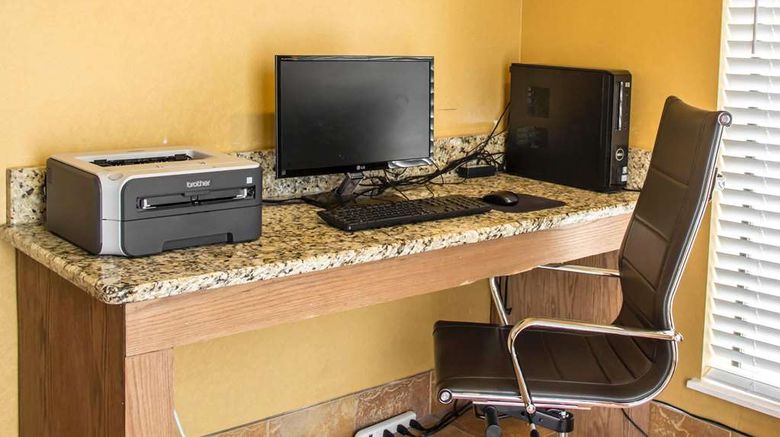 <b>Comfort Suites near Seaworld Other</b>. Images powered by <a href="https://iceportal.shijigroup.com/" title="IcePortal" target="_blank">IcePortal</a>.