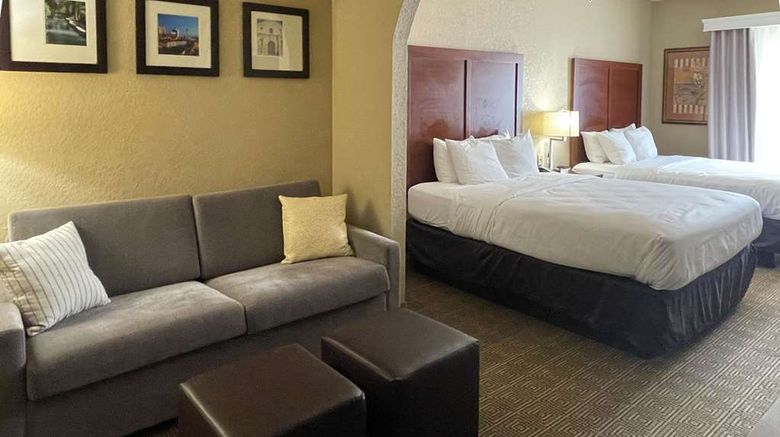 <b>Comfort Suites near Seaworld Suite</b>. Images powered by <a href="https://iceportal.shijigroup.com/" title="IcePortal" target="_blank">IcePortal</a>.