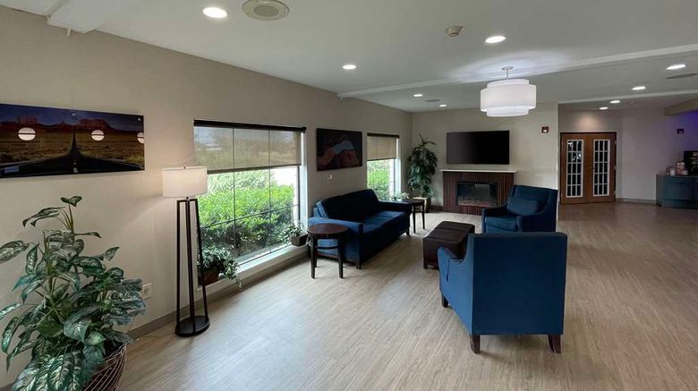 <b>Comfort Suites near Seaworld Lobby</b>. Images powered by <a href="https://iceportal.shijigroup.com/" title="IcePortal" target="_blank">IcePortal</a>.