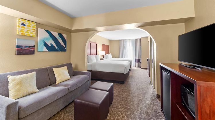 Comfort Suites near Seaworld Suite