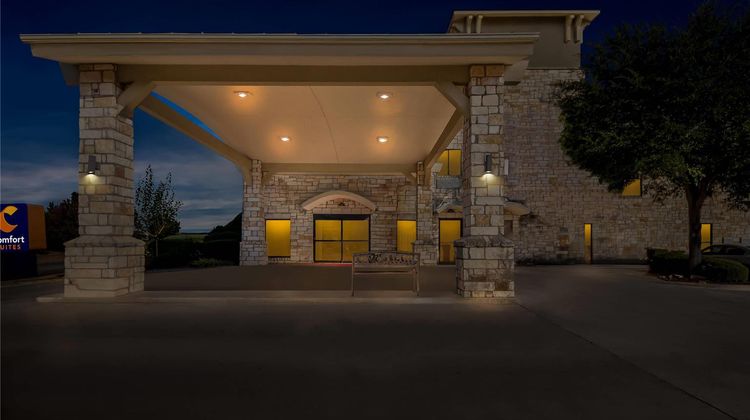 Comfort Suites near Seaworld Exterior