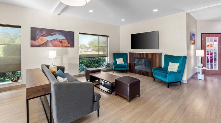 Comfort Suites near Seaworld Lobby
