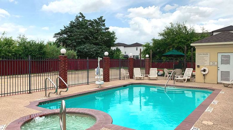 <b>Comfort Suites College Station Texas Ave Pool</b>. Images powered by <a href="https://iceportal.shijigroup.com/" title="IcePortal" target="_blank">IcePortal</a>.
