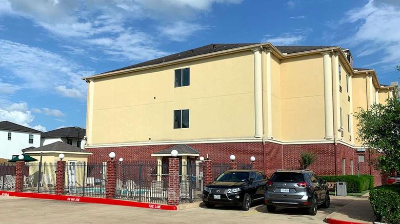 <b>Comfort Suites College Station Texas Ave Exterior</b>. Images powered by <a href="https://iceportal.shijigroup.com/" title="IcePortal" target="_blank">IcePortal</a>.