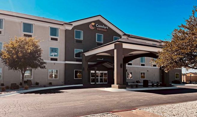 Comfort Suites Exterior