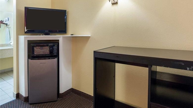 <b>Rodeway Inn & Suites - Humble Room</b>. Images powered by <a href="https://iceportal.shijigroup.com/" title="IcePortal" target="_blank">IcePortal</a>.