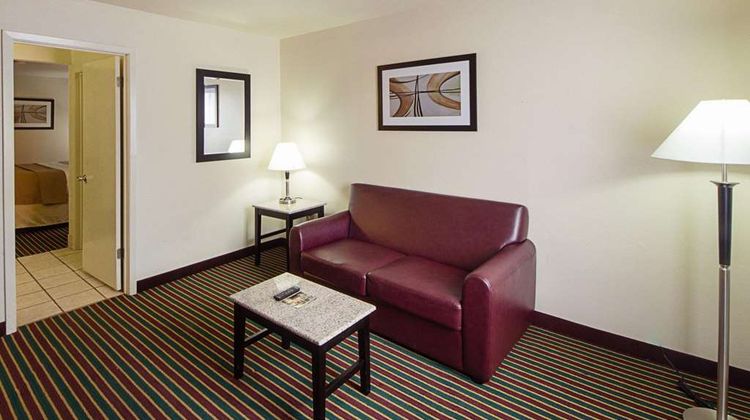 Quality Inn Del Rio Room