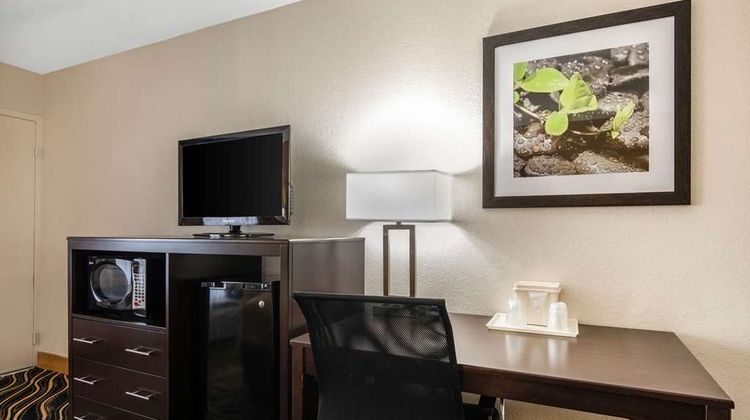 Quality Inn & Suites Fort Worth Suite