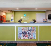 Quality Inn & Suites Fort Worth Lobby