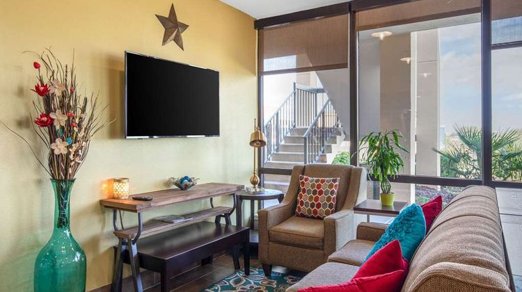 Quality Inn & Suites Fort Worth Lobby