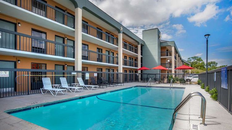 Quality Inn & Suites Fort Worth Pool