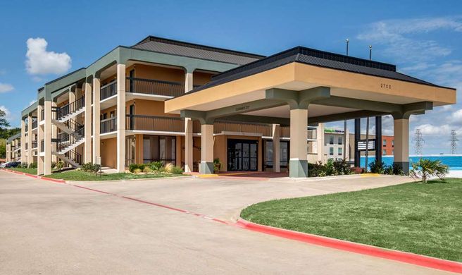 Quality Inn & Suites Fort Worth Exterior