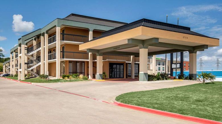 <b>Quality Inn & Suites Fort Worth Exterior</b>. Images powered by <a href="https://iceportal.shijigroup.com/" title="IcePortal" target="_blank">IcePortal</a>.