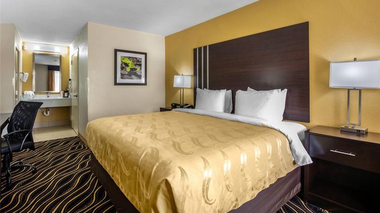 Quality Inn & Suites Fort Worth Room