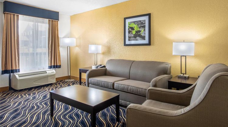 Quality Inn & Suites Fort Worth Suite