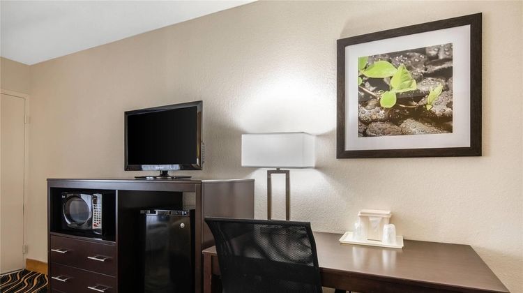 Quality Inn & Suites Fort Worth Suite