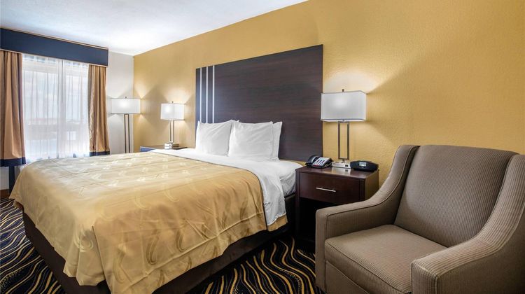 Quality Inn & Suites Fort Worth Room