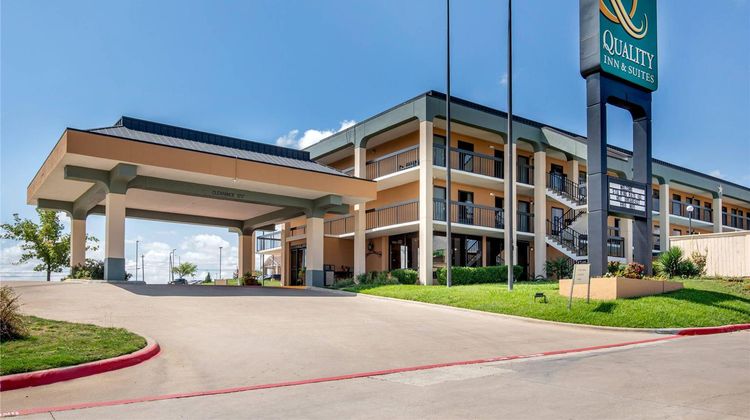 Quality Inn & Suites Fort Worth Exterior