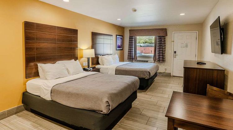 Quality Inn Sportsman Manor Motel Room